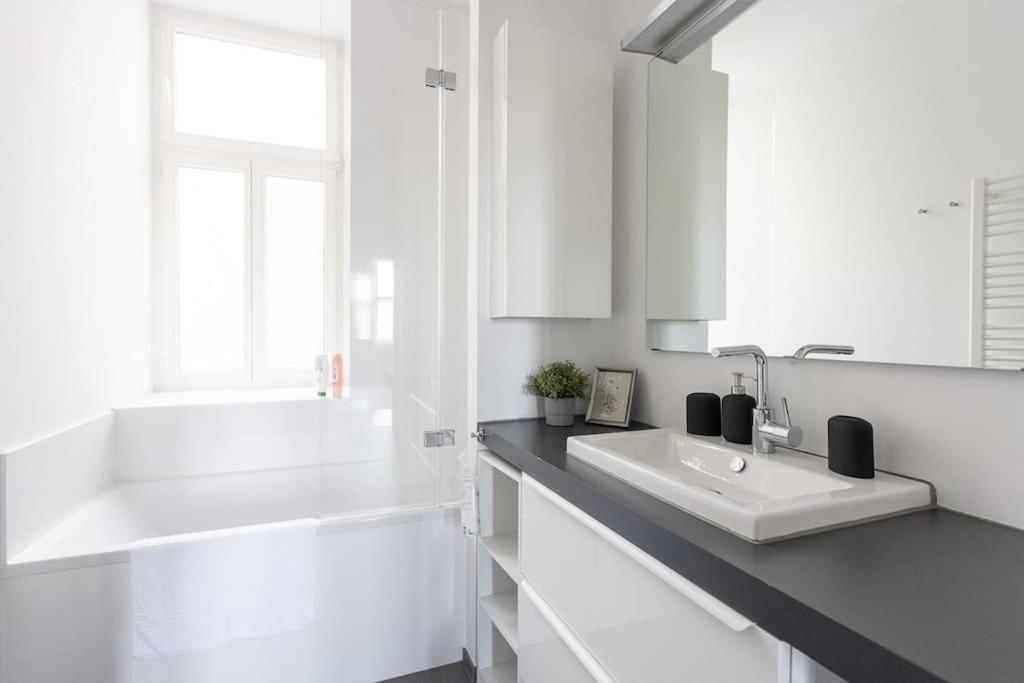 Franz 24 - Typical Viennese Apartment In The Heart Of Vienna Luaran gambar