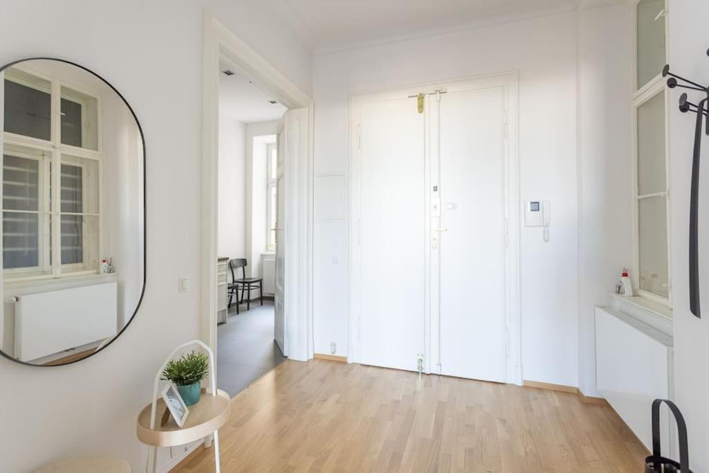 Franz 24 - Typical Viennese Apartment In The Heart Of Vienna Luaran gambar